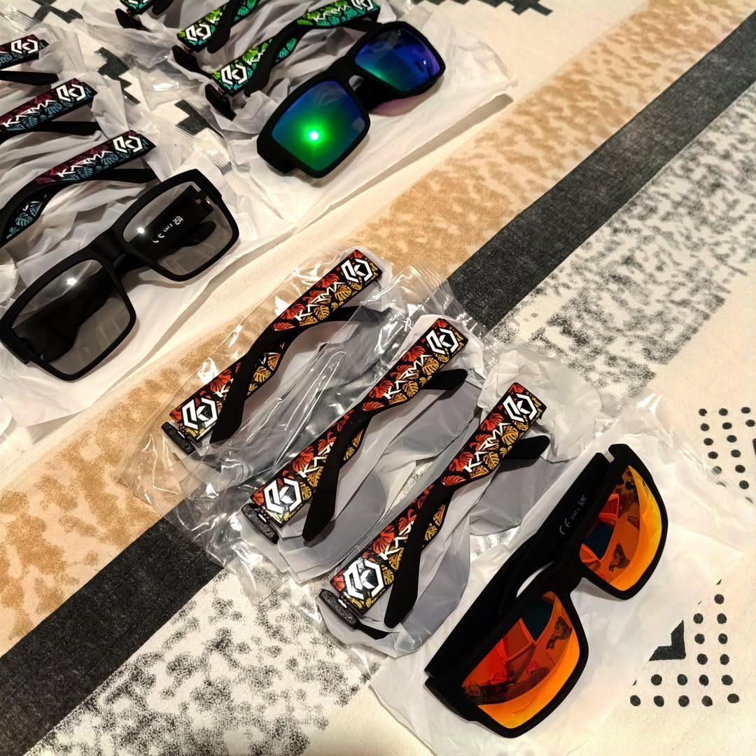 Lunettes KARMA à verres miroir vert et orange, dans leur sachet